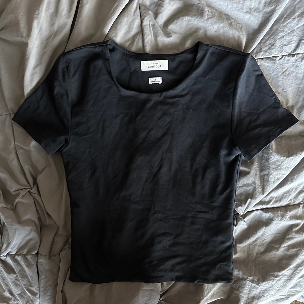 Contour women’s small, cropped black t-shirt. Great condition. Very comfortable.